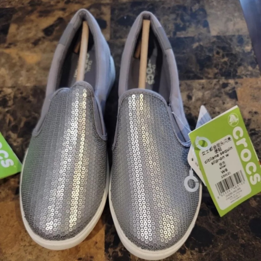 Crocs Silver Citilane Sequin Flip Flop Womens Size 5,6, runs big Slip On Shoes